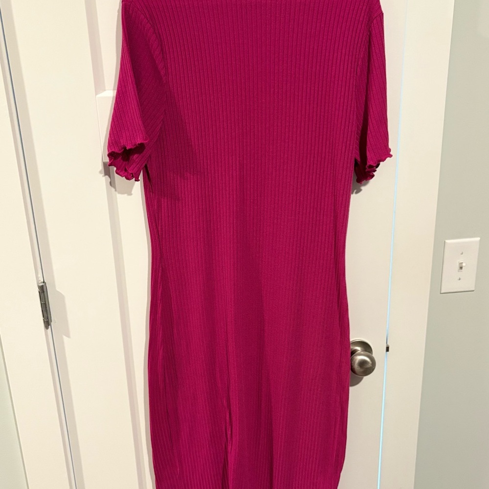 Elegant Pink Ribbed Dress